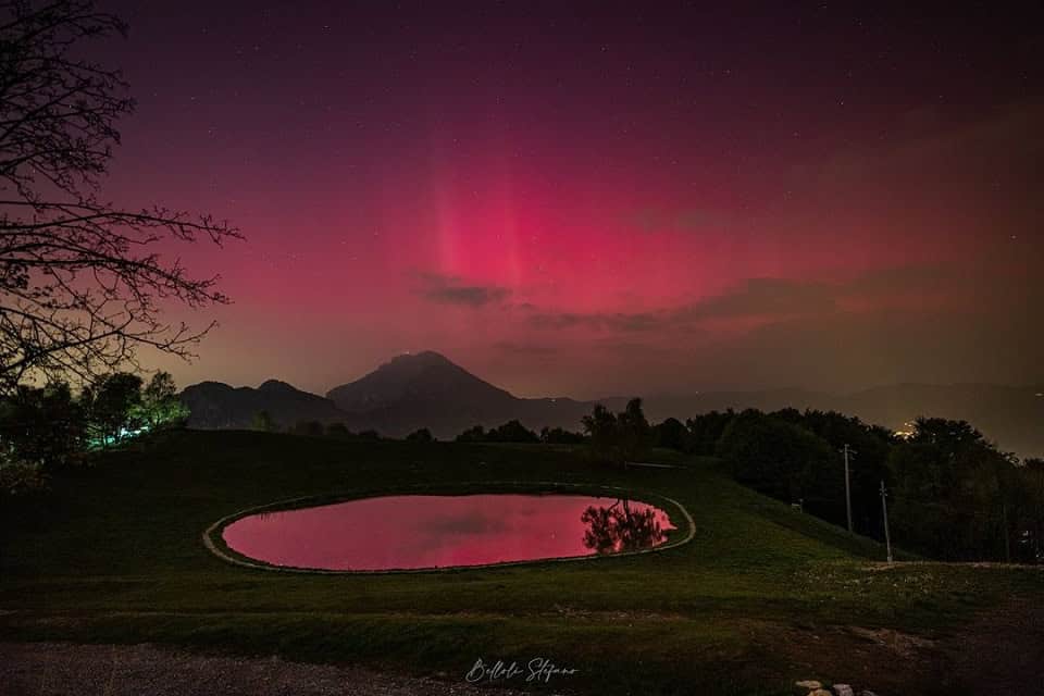 L Aurora Boreale Torna Al Pertus Il Cielo Fucsia Potrebbe Vedersi