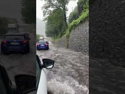 Sedrina, si allaga la strada statale