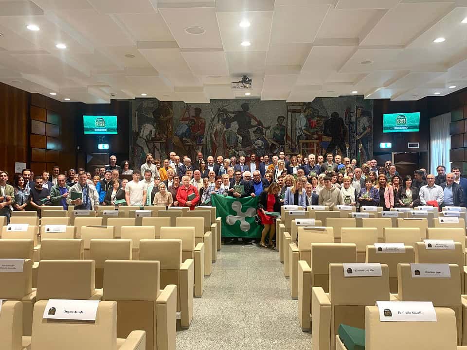 Guidesi att storiche foto gruppo - La Voce delle Valli